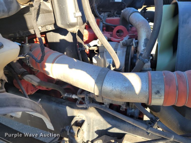 image for item IV9608 2010 Ford F750 Super Duty XLT  box truck