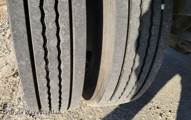 image for item IV9608 2010 Ford F750 Super Duty XLT  box truck