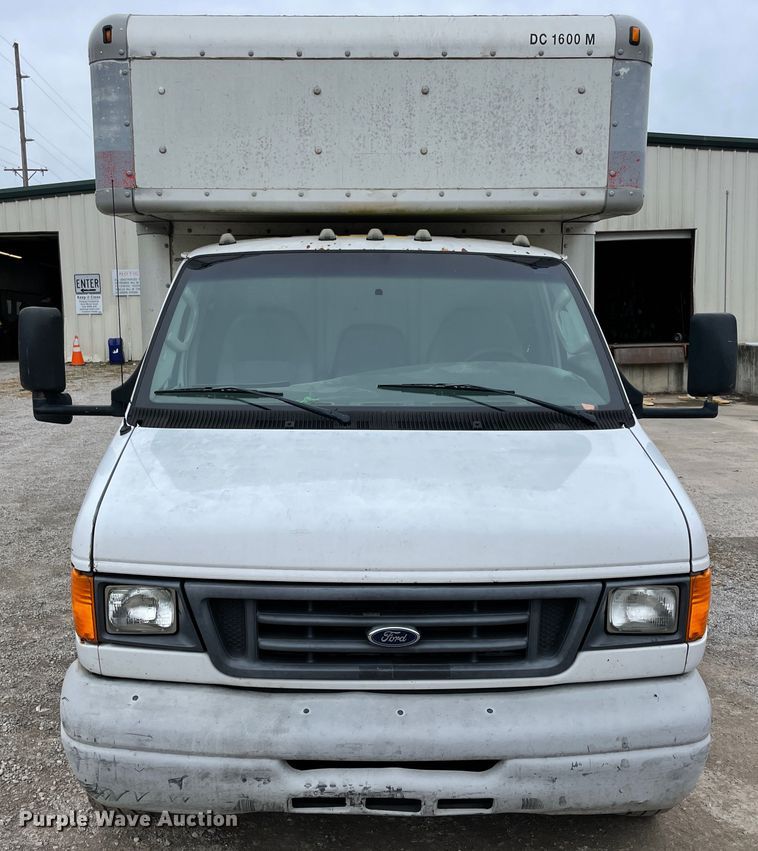 image for item IX9546 2006 Ford Econoline E450  box truck