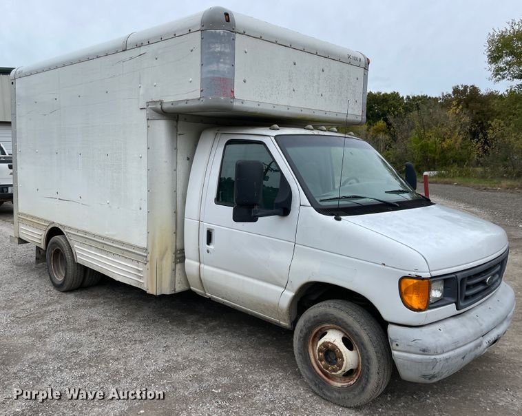 image for item IX9546 2006 Ford Econoline E450  box truck