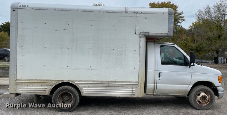 image for item IX9546 2006 Ford Econoline E450  box truck