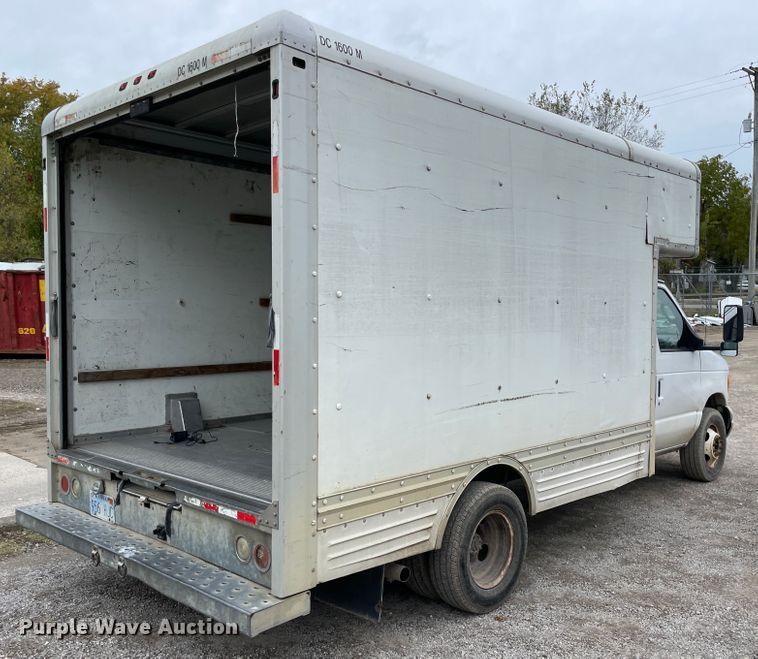image for item IX9546 2006 Ford Econoline E450  box truck