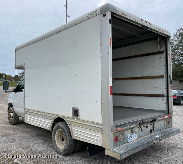 image for item IX9546 2006 Ford Econoline E450  box truck