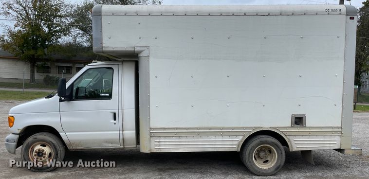 image for item IX9546 2006 Ford Econoline E450  box truck