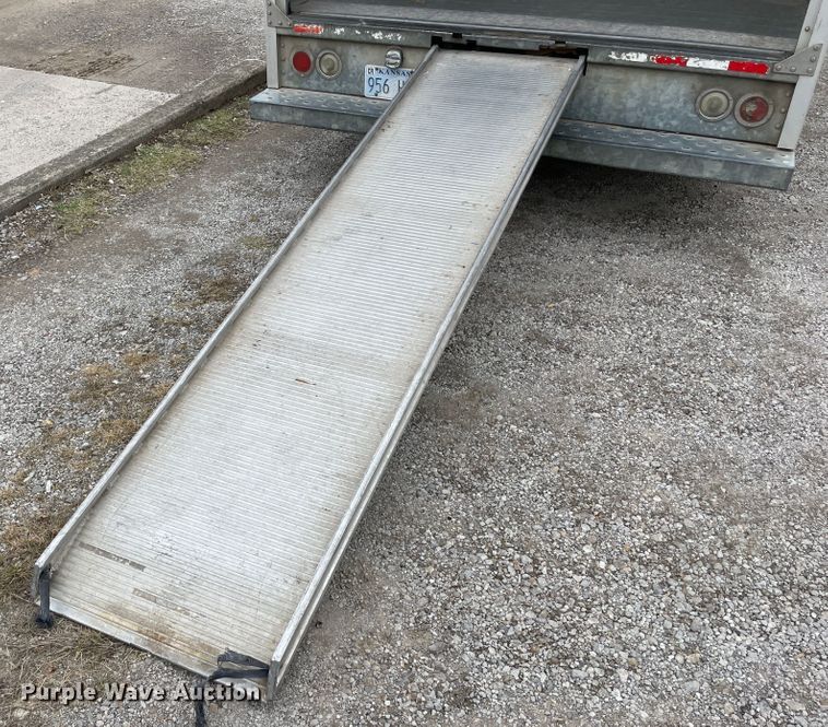 image for item IX9546 2006 Ford Econoline E450  box truck