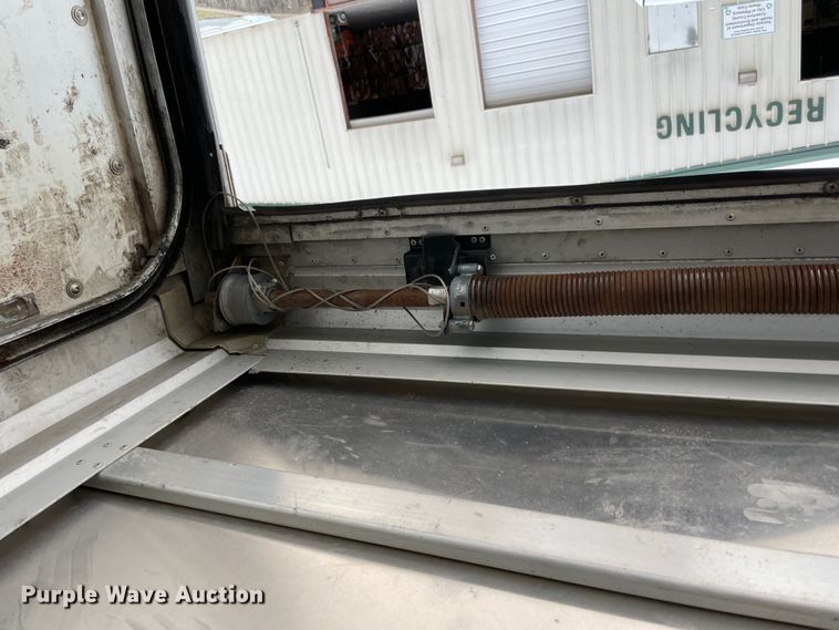 image for item IX9546 2006 Ford Econoline E450  box truck