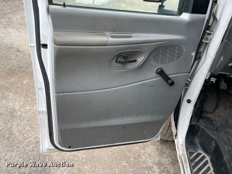 image for item IX9546 2006 Ford Econoline E450  box truck