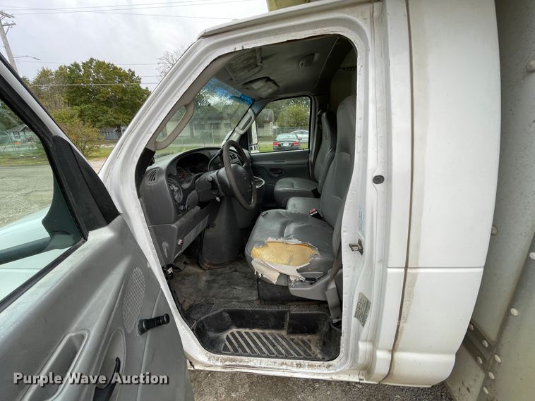 image for item IX9546 2006 Ford Econoline E450  box truck