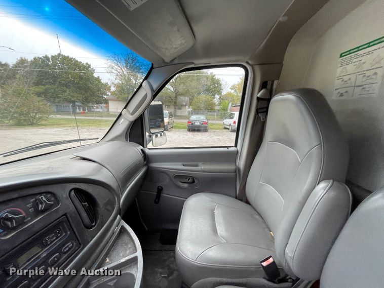 image for item IX9546 2006 Ford Econoline E450  box truck