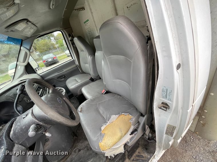 image for item IX9546 2006 Ford Econoline E450  box truck