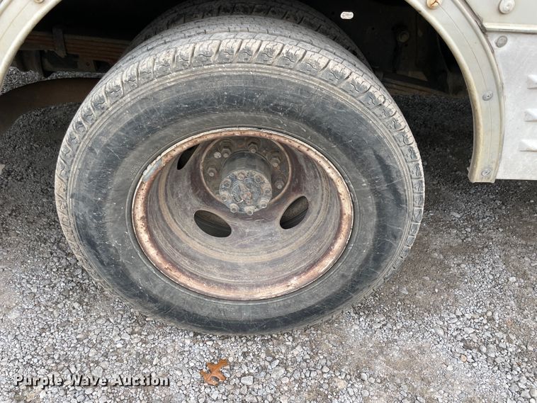 image for item IX9546 2006 Ford Econoline E450  box truck