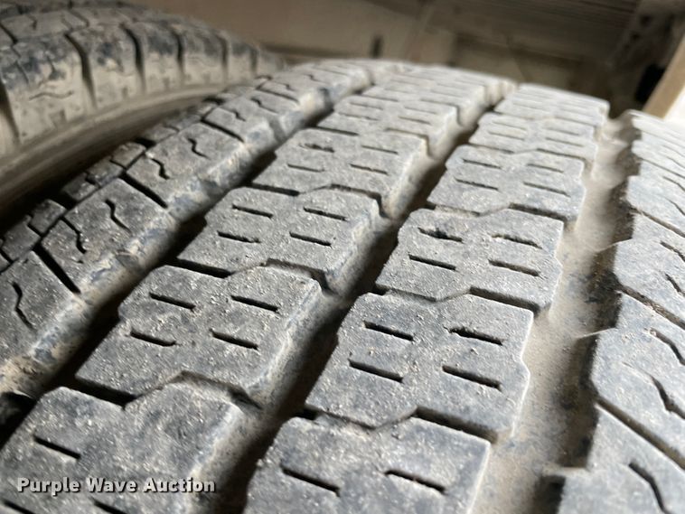 image for item IX9546 2006 Ford Econoline E450  box truck