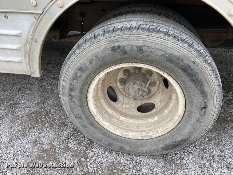 image for item IX9546 2006 Ford Econoline E450  box truck