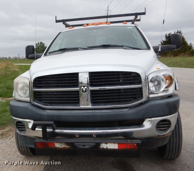 image for item JF9976 2008 Dodge Ram 5500 Heavy Duty  Crew Cab flatbed truck