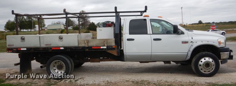 image for item JF9976 2008 Dodge Ram 5500 Heavy Duty  Crew Cab flatbed truck