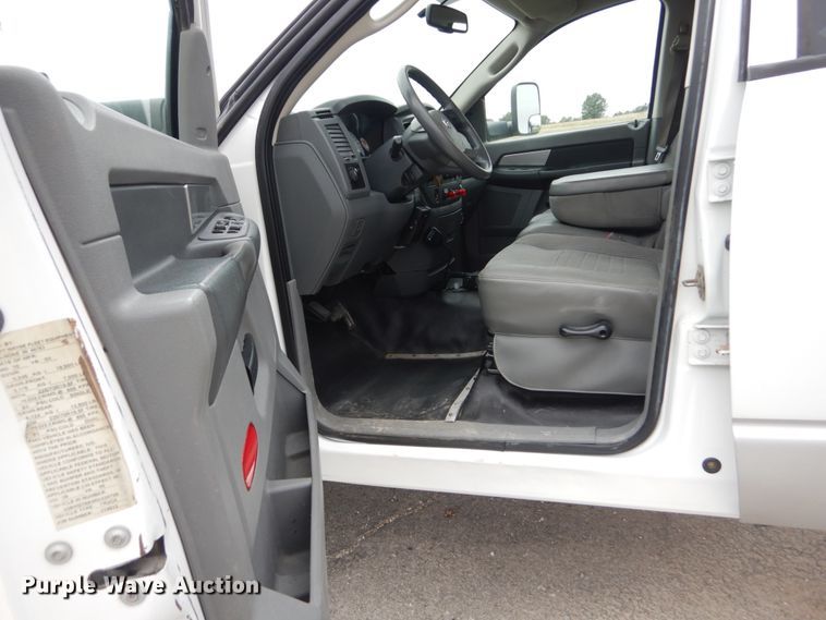 image for item JF9976 2008 Dodge Ram 5500 Heavy Duty  Crew Cab flatbed truck