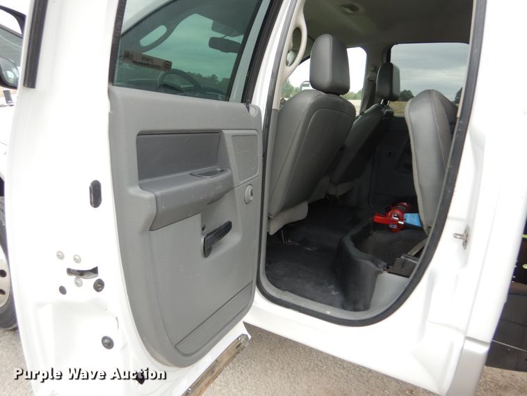 image for item JF9976 2008 Dodge Ram 5500 Heavy Duty  Crew Cab flatbed truck