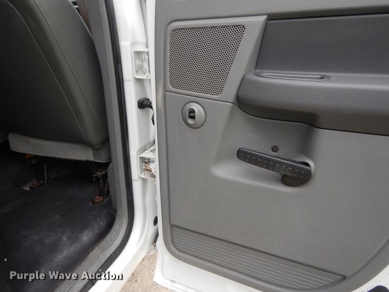 image for item JF9976 2008 Dodge Ram 5500 Heavy Duty  Crew Cab flatbed truck