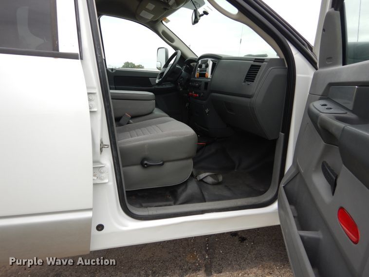 image for item JF9976 2008 Dodge Ram 5500 Heavy Duty  Crew Cab flatbed truck