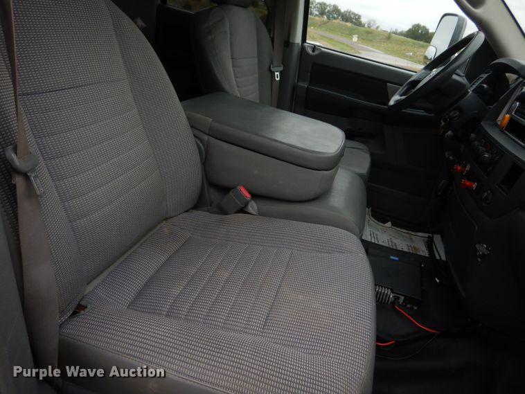 image for item JF9976 2008 Dodge Ram 5500 Heavy Duty  Crew Cab flatbed truck