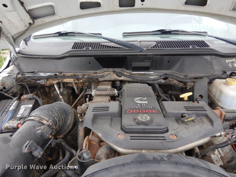 image for item JF9976 2008 Dodge Ram 5500 Heavy Duty  Crew Cab flatbed truck