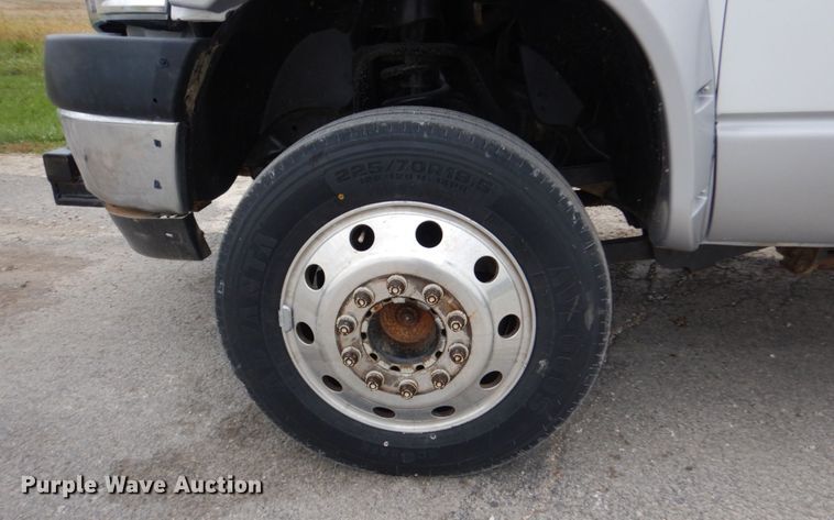 image for item JF9976 2008 Dodge Ram 5500 Heavy Duty  Crew Cab flatbed truck