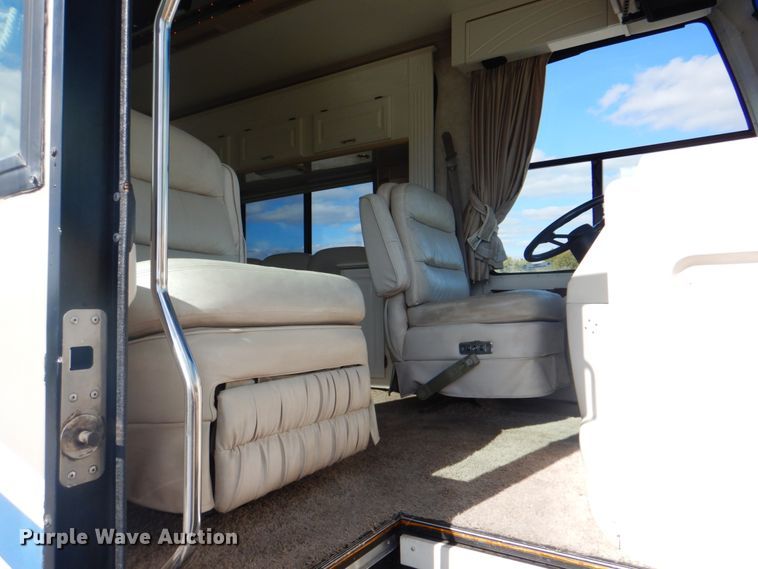 image for item JN9071 2000 Gulf Stream Spartan Tour Master  RV