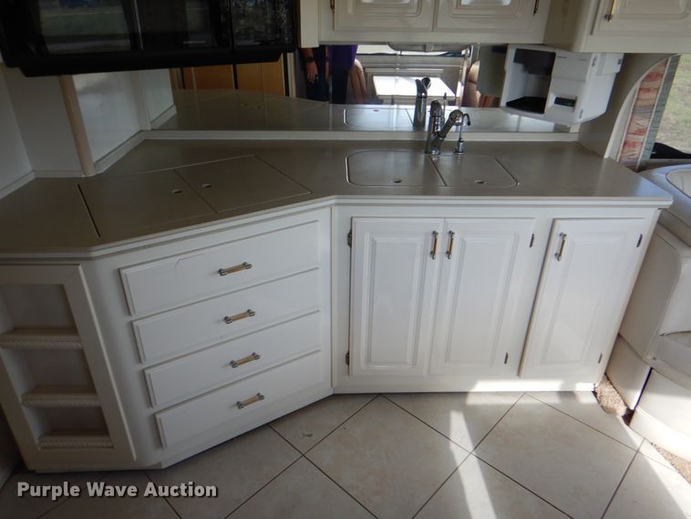 image for item JN9071 2000 Gulf Stream Spartan Tour Master  RV