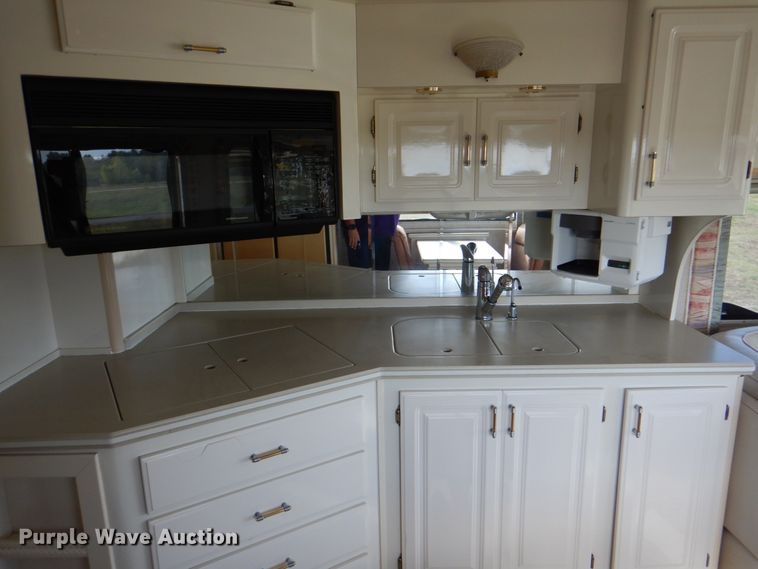 image for item JN9071 2000 Gulf Stream Spartan Tour Master  RV