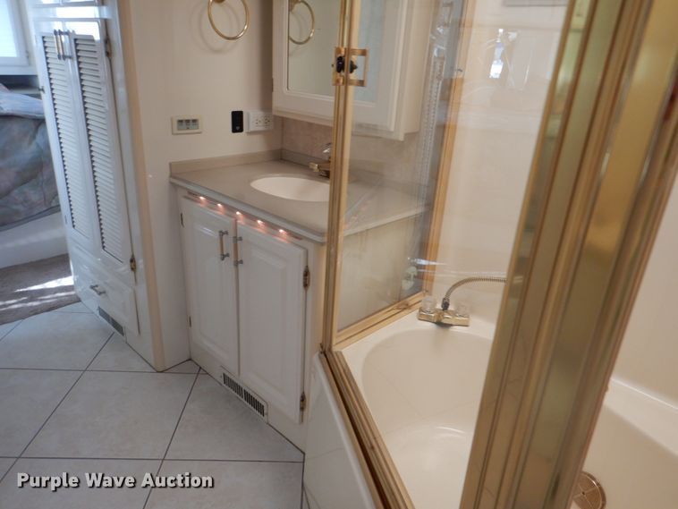 image for item JN9071 2000 Gulf Stream Spartan Tour Master  RV