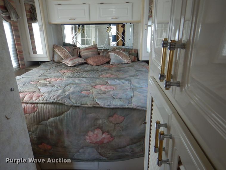 image for item JN9071 2000 Gulf Stream Spartan Tour Master  RV