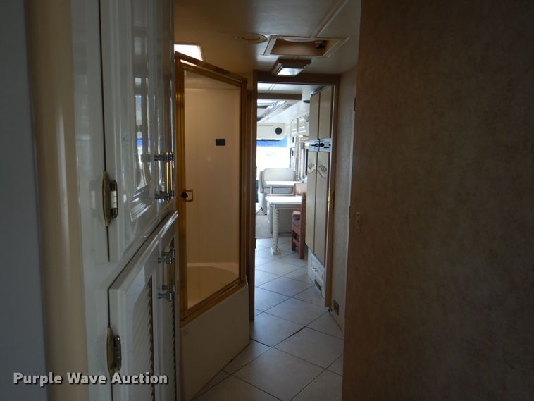 image for item JN9071 2000 Gulf Stream Spartan Tour Master  RV