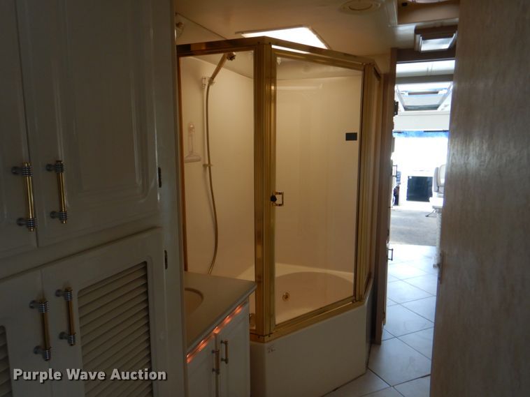 image for item JN9071 2000 Gulf Stream Spartan Tour Master  RV