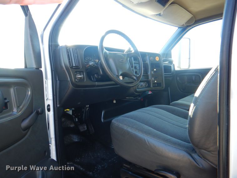 image for item JN9072 2006 Chevrolet C4500  utility / service truck