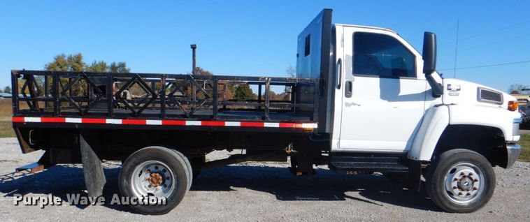 image for item JN9073 2005 Chevrolet C5500  flatbed truck