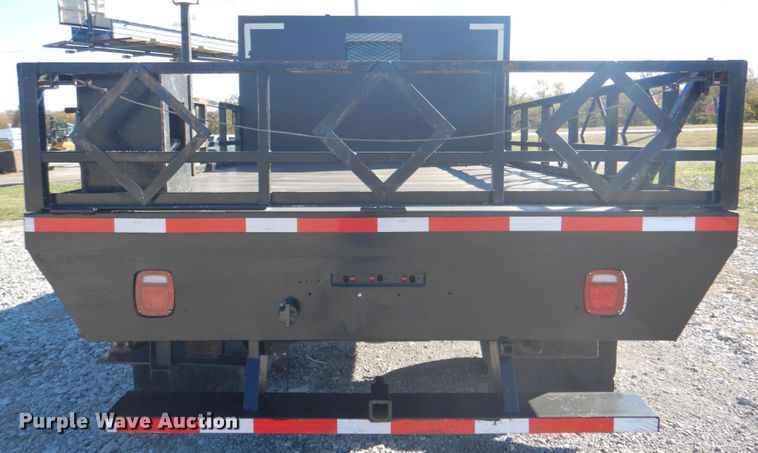 image for item JN9073 2005 Chevrolet C5500  flatbed truck