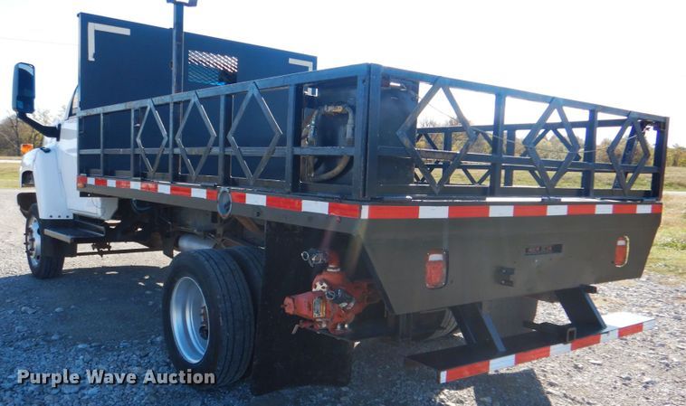 image for item JN9073 2005 Chevrolet C5500  flatbed truck