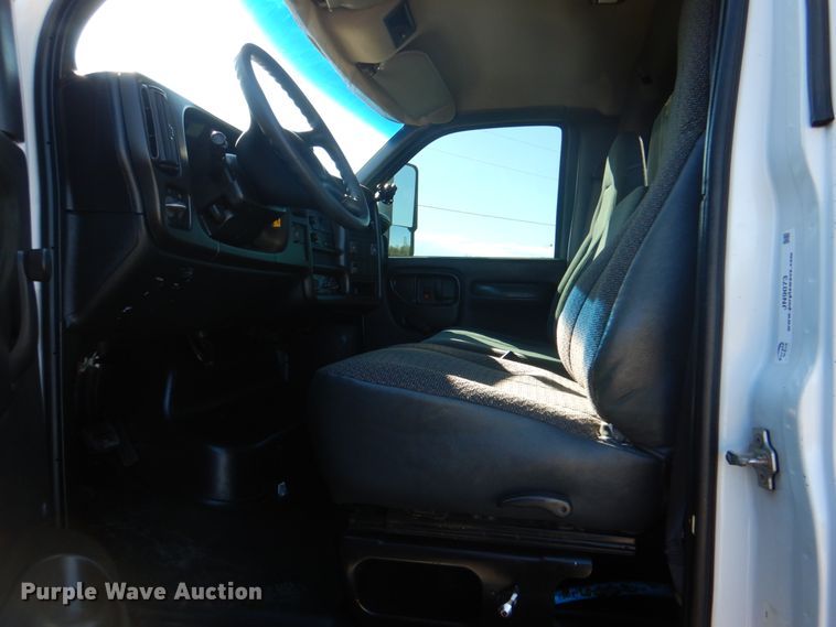 image for item JN9073 2005 Chevrolet C5500  flatbed truck