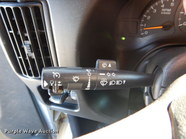 image for item JN9073 2005 Chevrolet C5500  flatbed truck