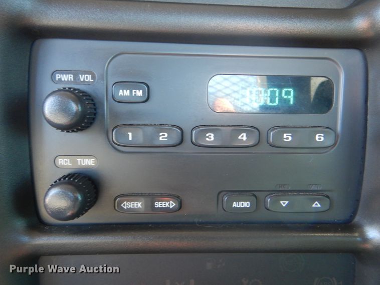 image for item JN9073 2005 Chevrolet C5500  flatbed truck