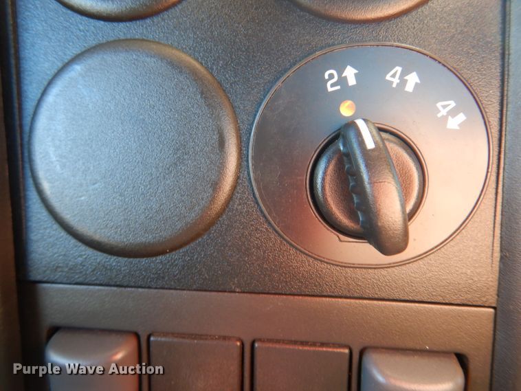 image for item JN9073 2005 Chevrolet C5500  flatbed truck