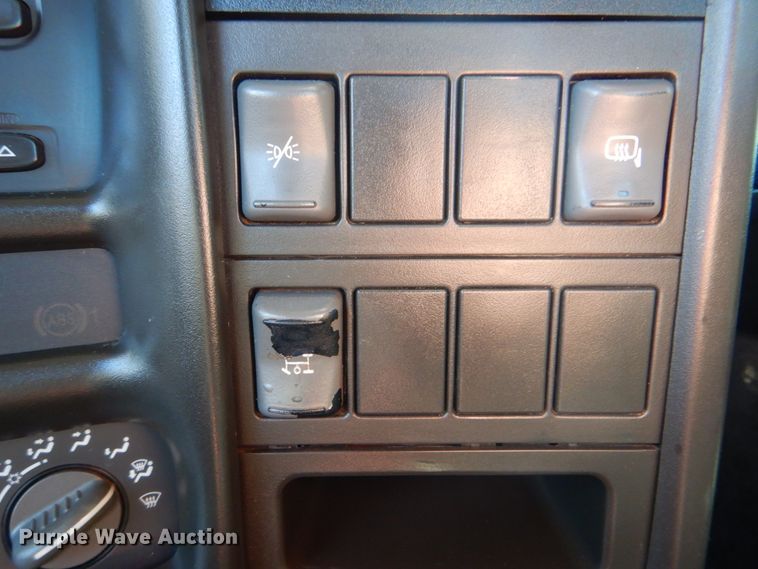 image for item JN9073 2005 Chevrolet C5500  flatbed truck