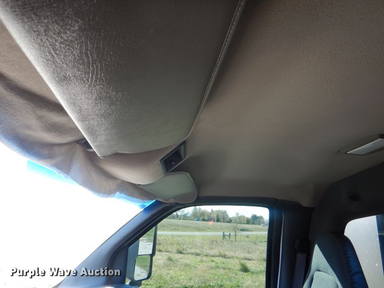 image for item JN9073 2005 Chevrolet C5500  flatbed truck