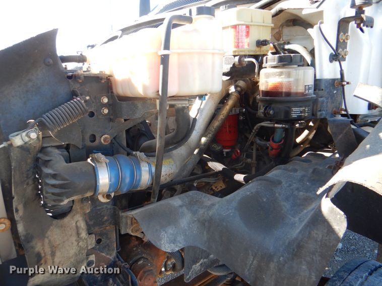 image for item JN9073 2005 Chevrolet C5500  flatbed truck