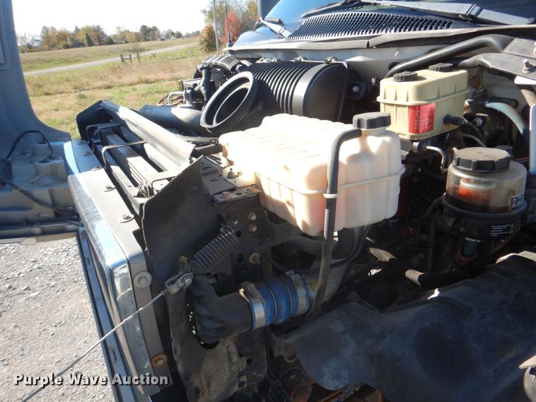 image for item JN9073 2005 Chevrolet C5500  flatbed truck