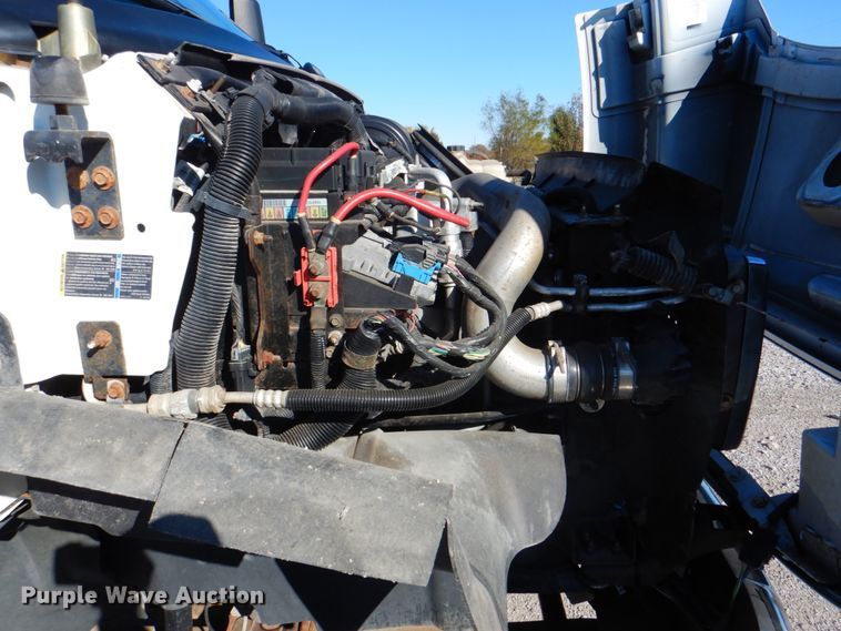 image for item JN9073 2005 Chevrolet C5500  flatbed truck