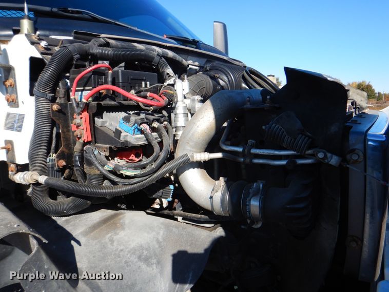 image for item JN9073 2005 Chevrolet C5500  flatbed truck