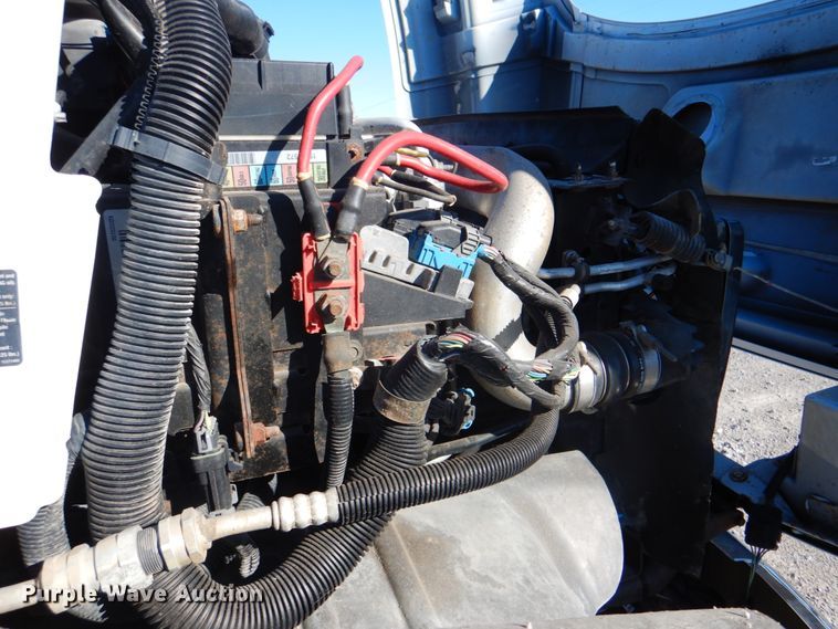 image for item JN9073 2005 Chevrolet C5500  flatbed truck