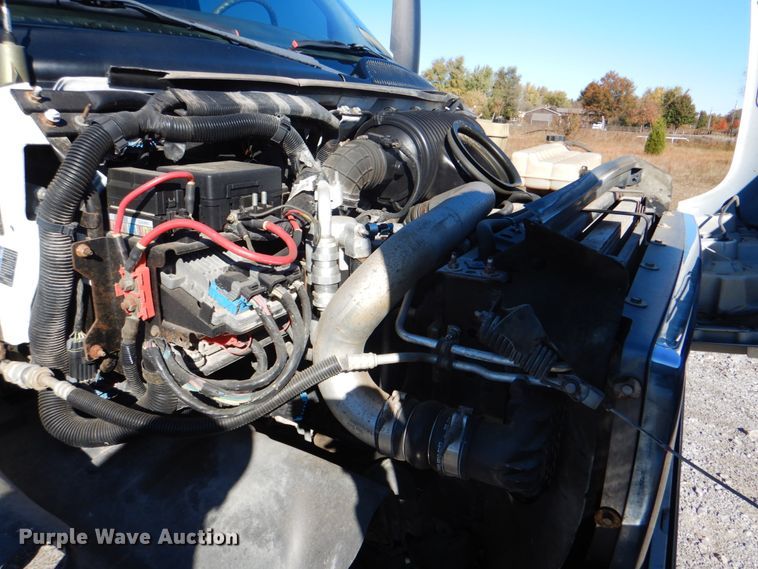 image for item JN9073 2005 Chevrolet C5500  flatbed truck