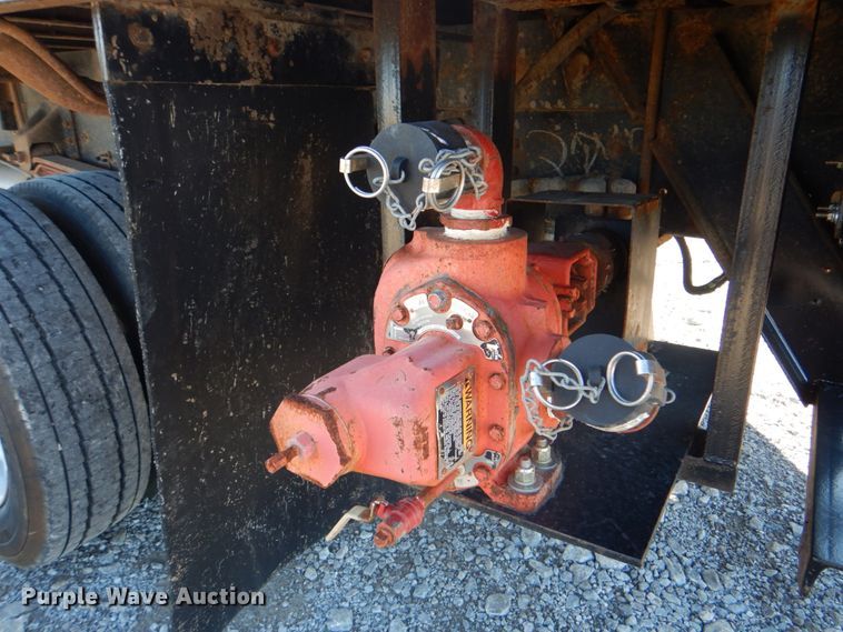 image for item JN9073 2005 Chevrolet C5500  flatbed truck